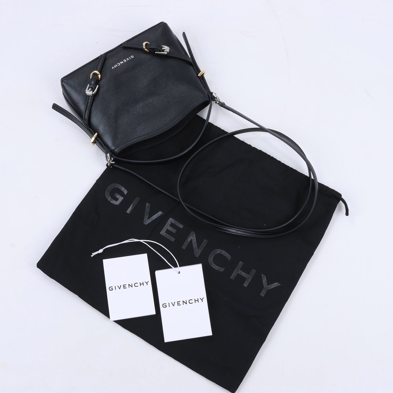 Givenchy Givenchy Voyeux Leather 2Way Shoulder Bag in Black Zwart