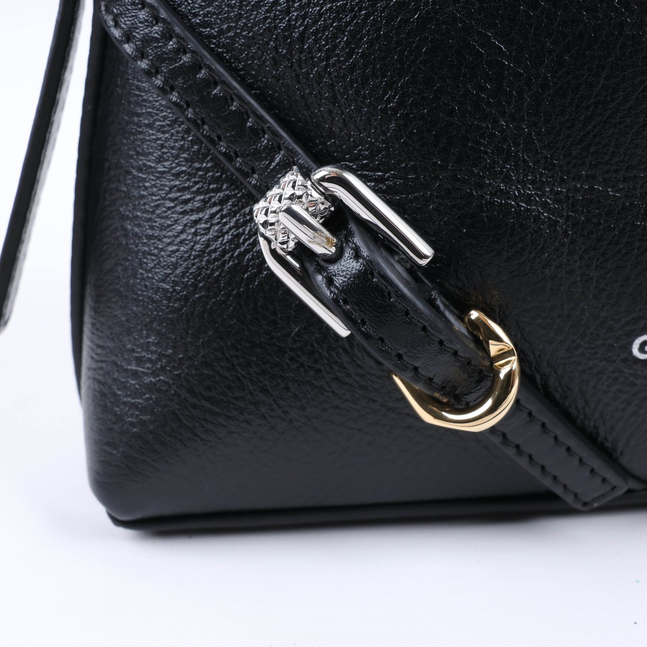 Givenchy Givenchy Voyeux Leather 2Way Shoulder Bag in Black Zwart
