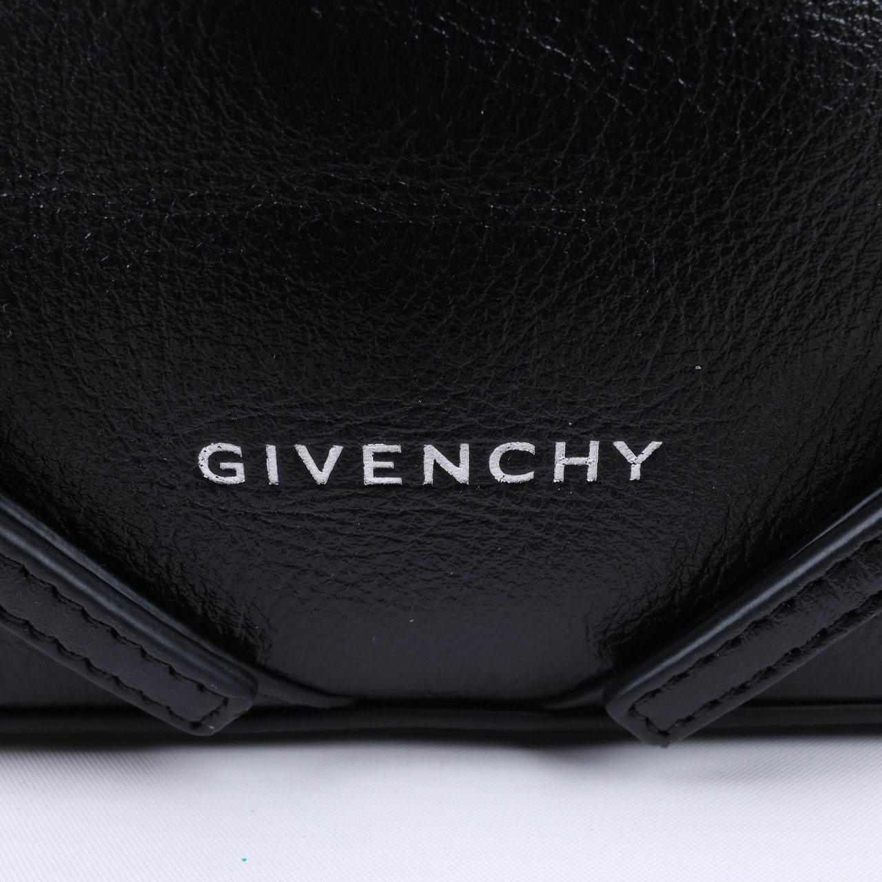 Givenchy Givenchy Voyeux Leather 2Way Shoulder Bag in Black Zwart