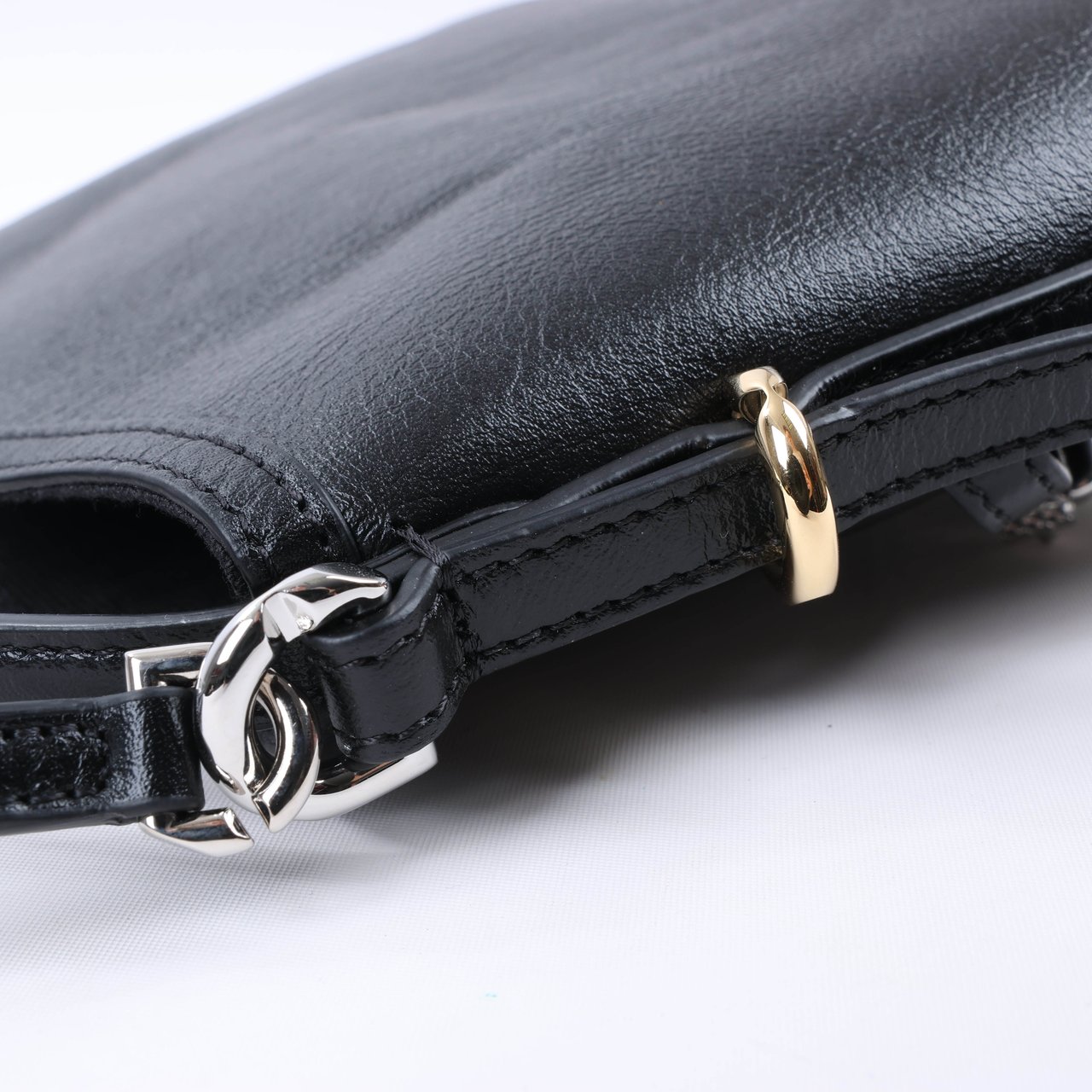 Givenchy Givenchy Voyeux Leather 2Way Shoulder Bag in Black Zwart