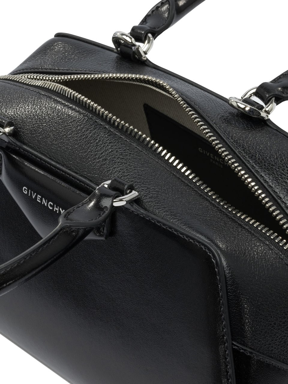 Givenchy Givenchy Small Antigona East-West Box Leather Bag Zwart