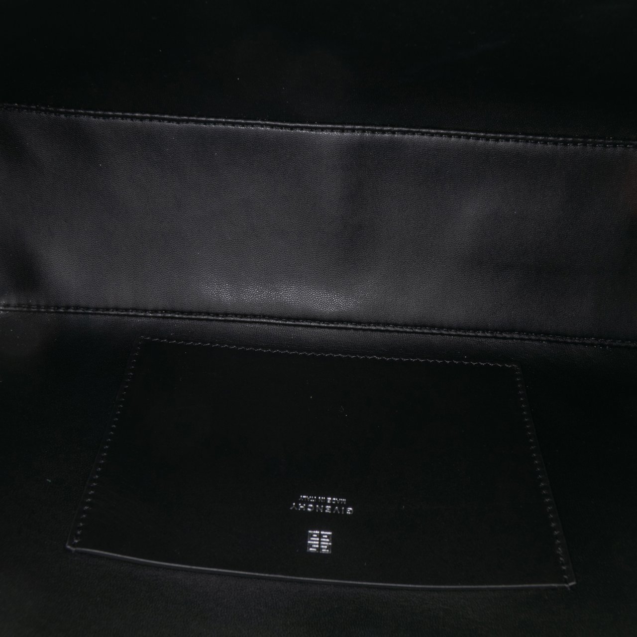 Givenchy Medium Leather Moon Cut Out Bag Zwart