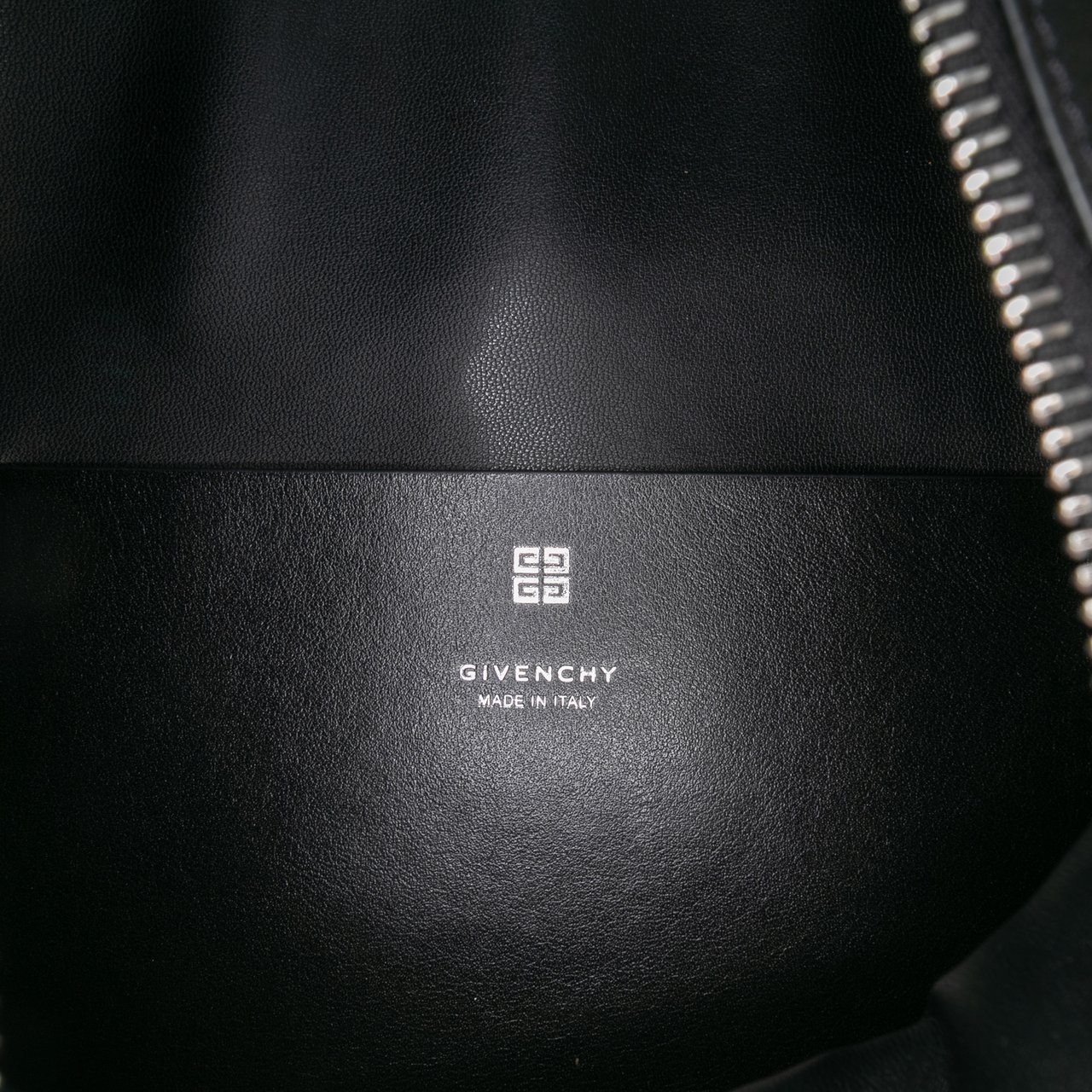 Givenchy Medium Leather Moon Cut Out Bag Zwart