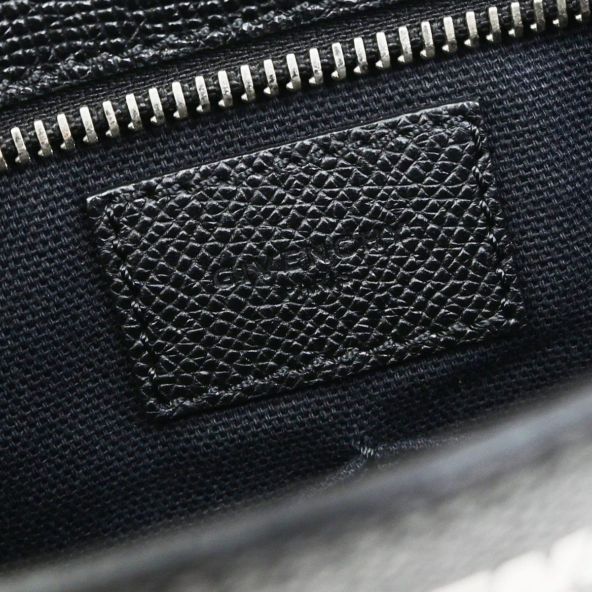 Givenchy Logo Messenger Leather Medium Zwart