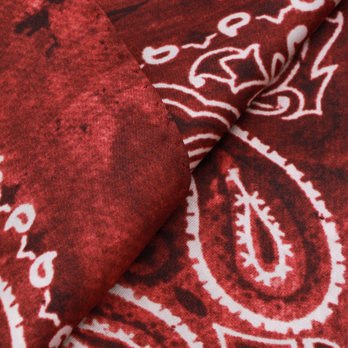 Golden Goose Intricate Deep Red Paisley Scarf With Textured Finish Rood