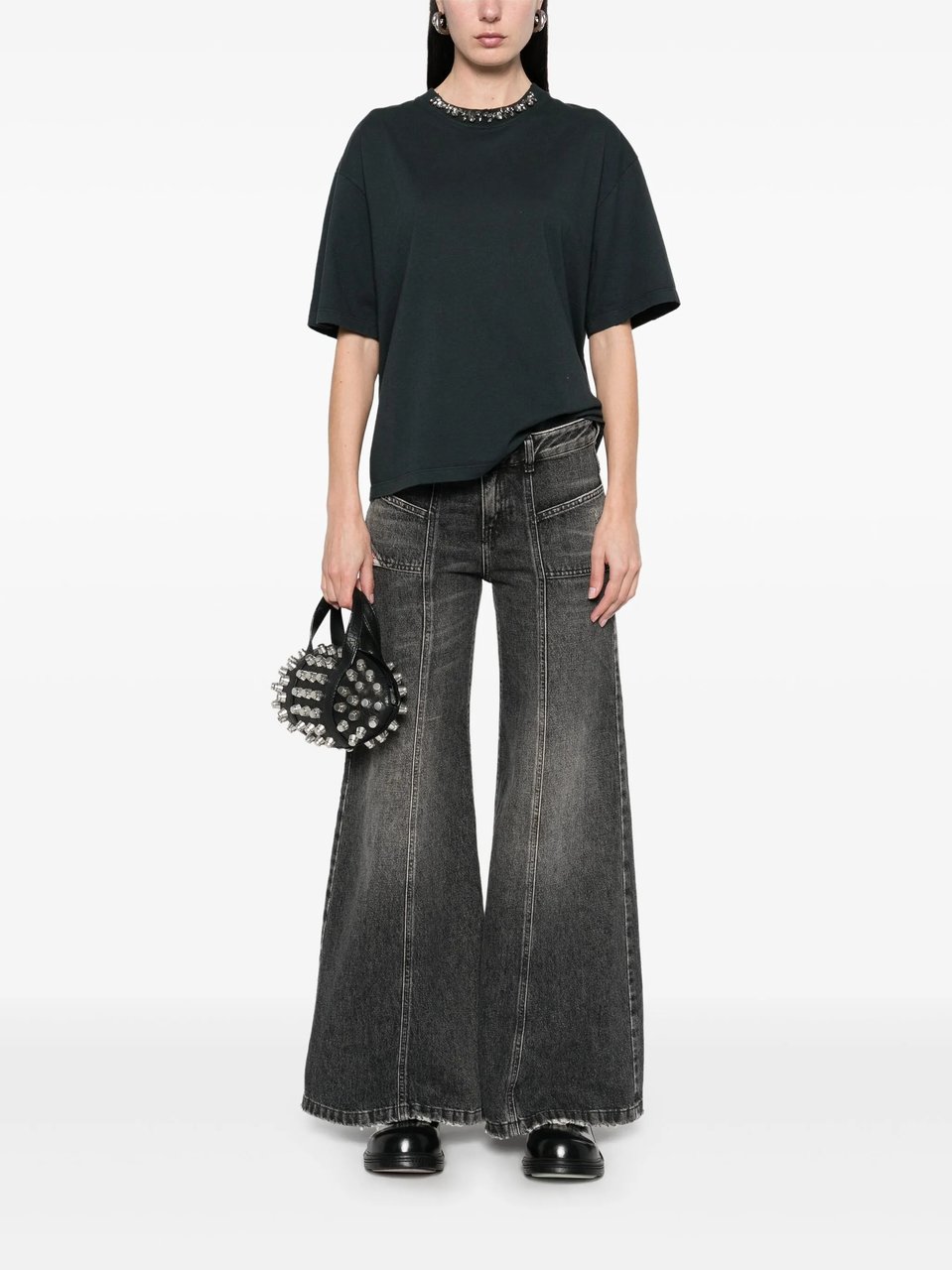 Golden Goose Boxy T-Shirt with Subtle Embellishments Zwart