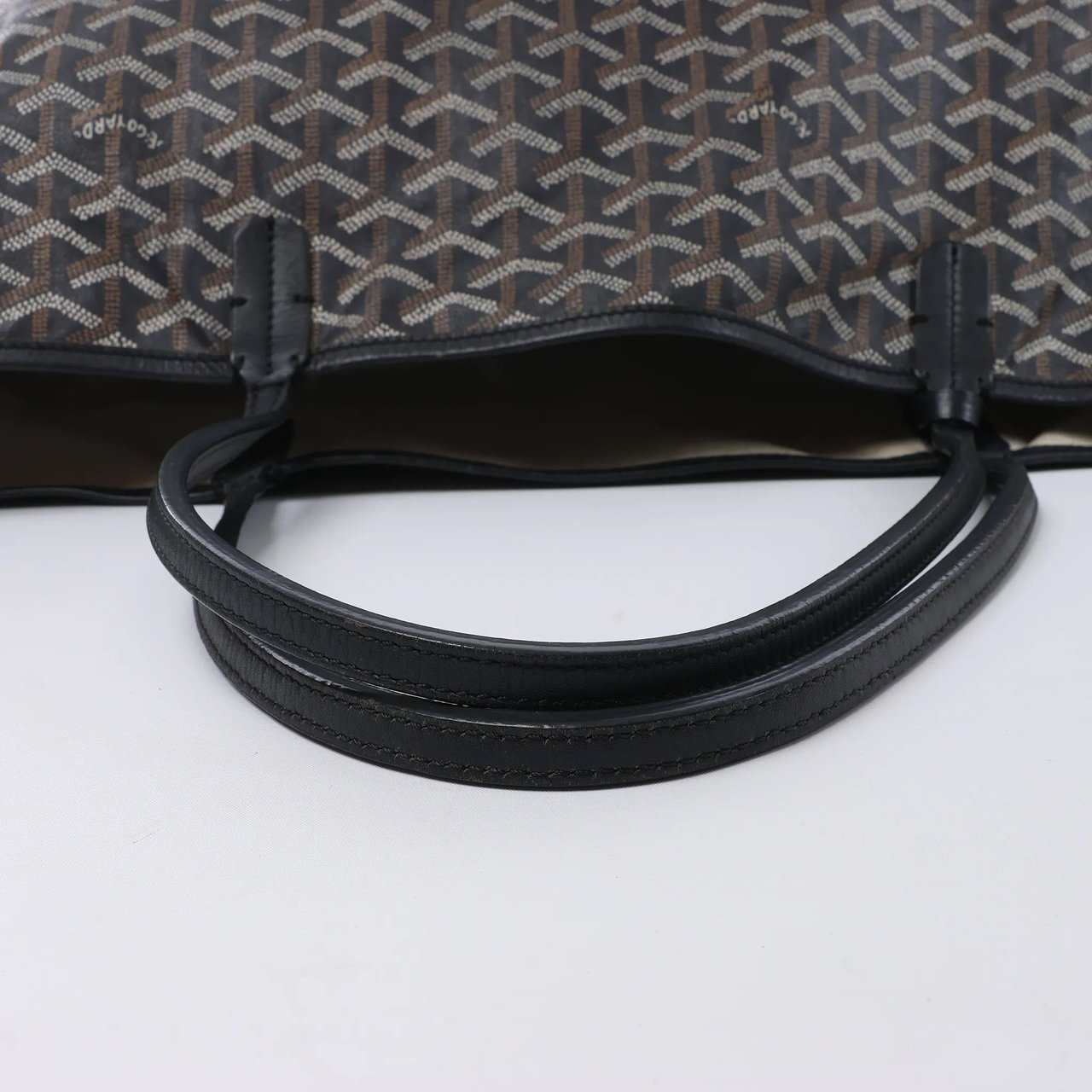 Goyard Saint Louis MM PVC & Leather Shoulder Bag in Black Zwart