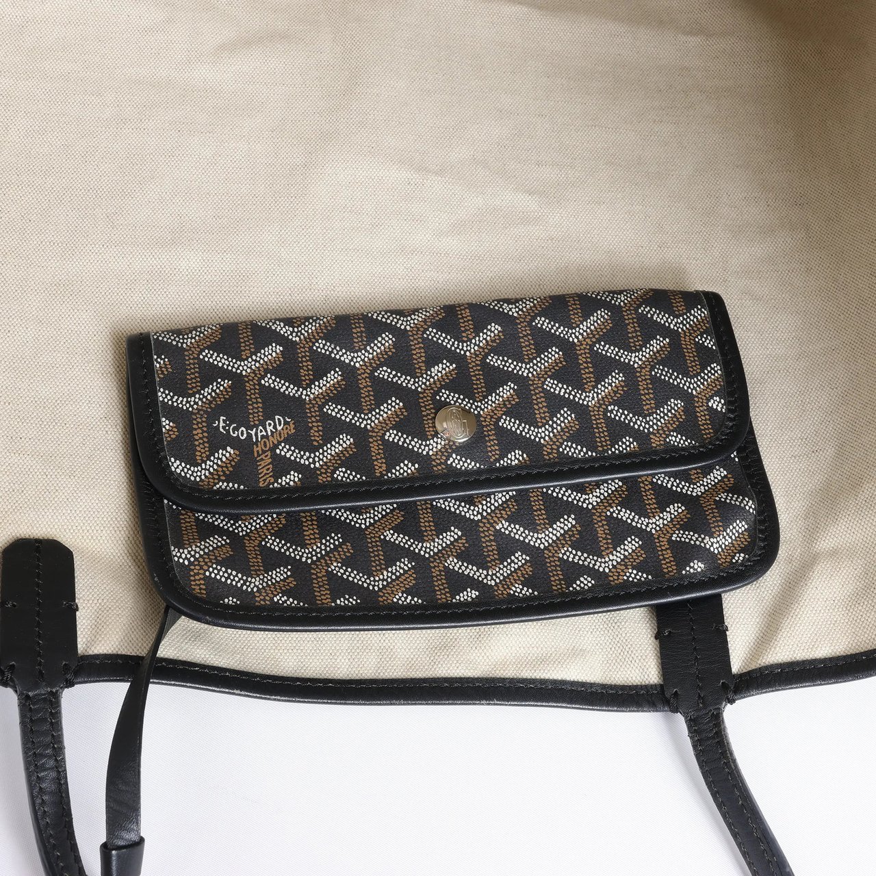Goyard Saint Louis MM PVC & Leather Shoulder Bag in Black Zwart