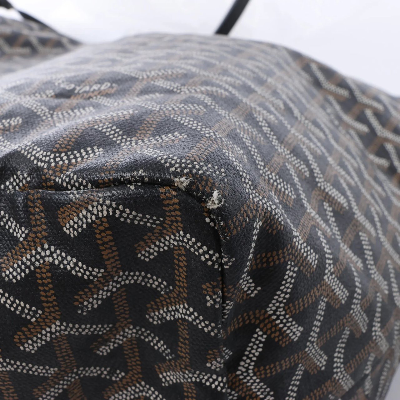 Goyard Saint Louis MM PVC & Leather Shoulder Bag in Black Zwart