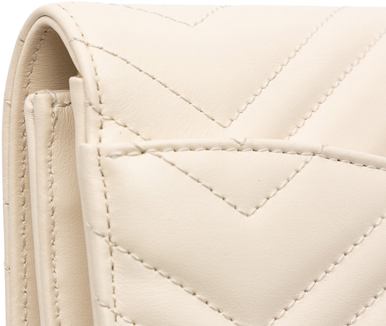 Gucci GG Marmont Matelasse Leather Flap Clutch Wit