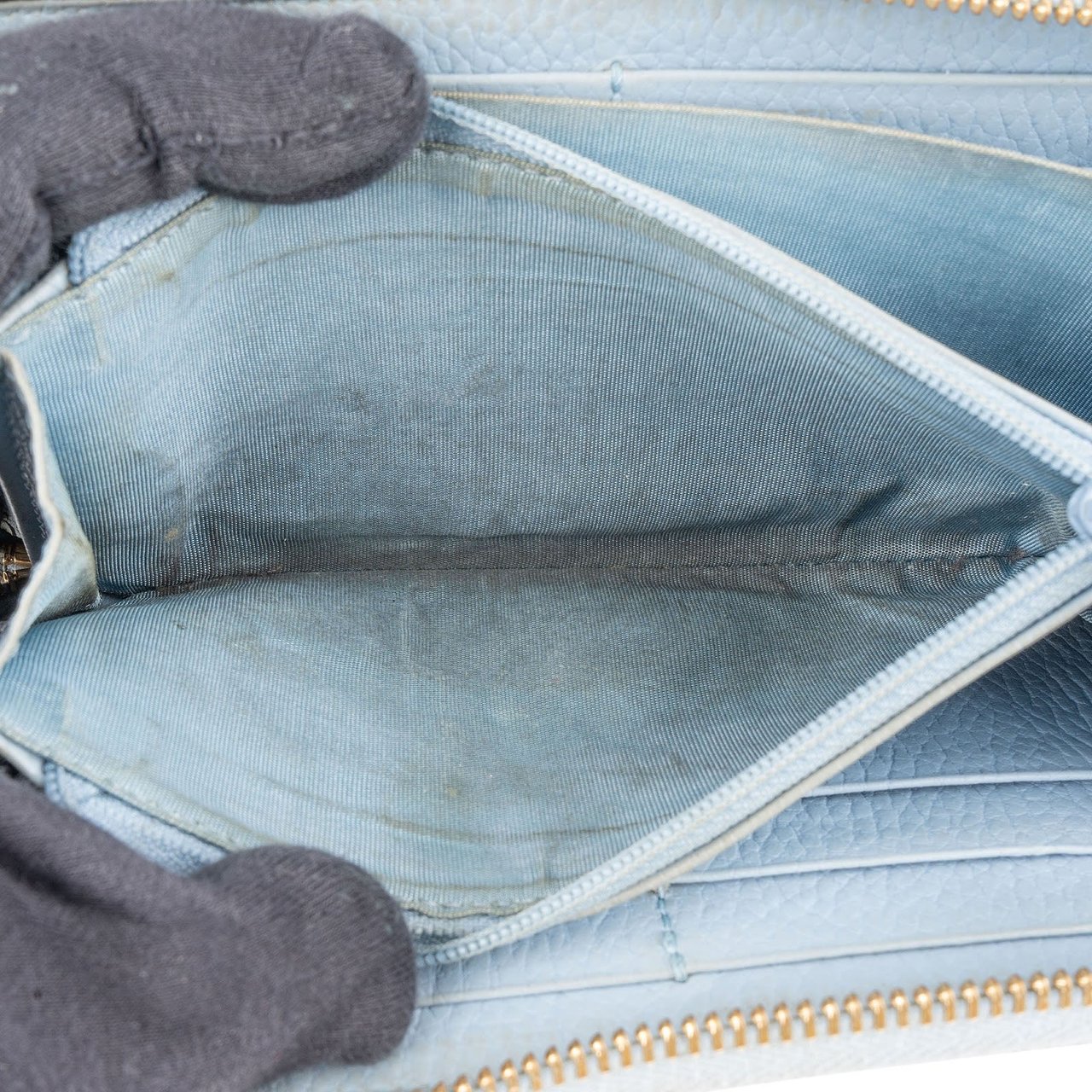 Gucci Gucci Monogram GG Supreme Marmont Zip Around Wallet Lichtblauw