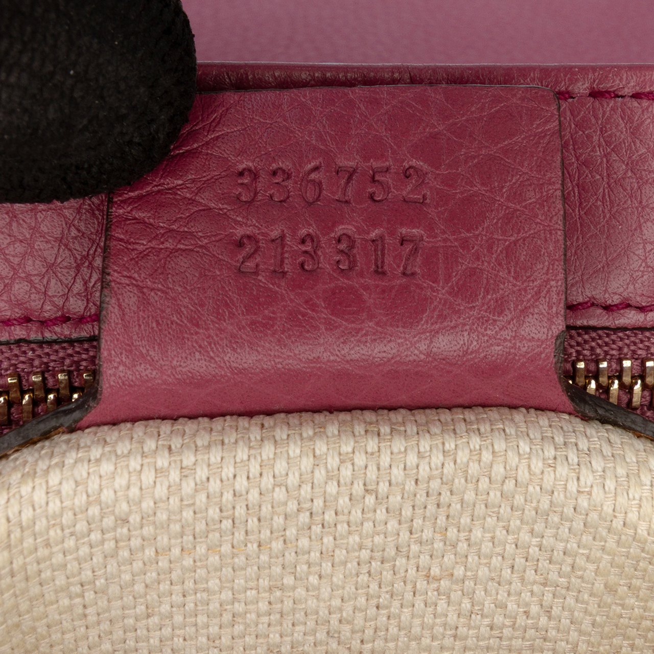 Gucci Medium Leather Soho Chain Flap Crossbody Roze