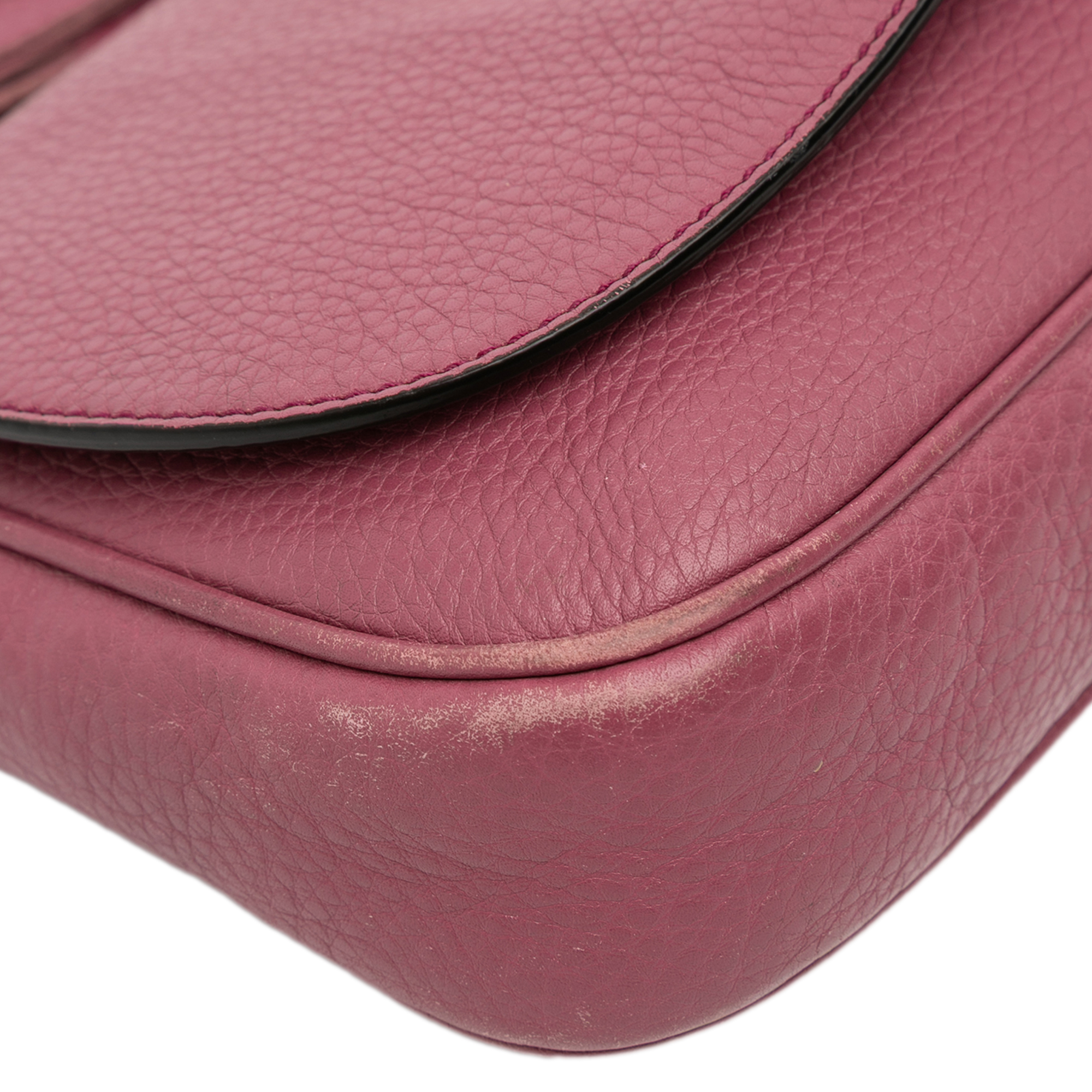 Gucci Medium Leather Soho Chain Flap Crossbody Roze