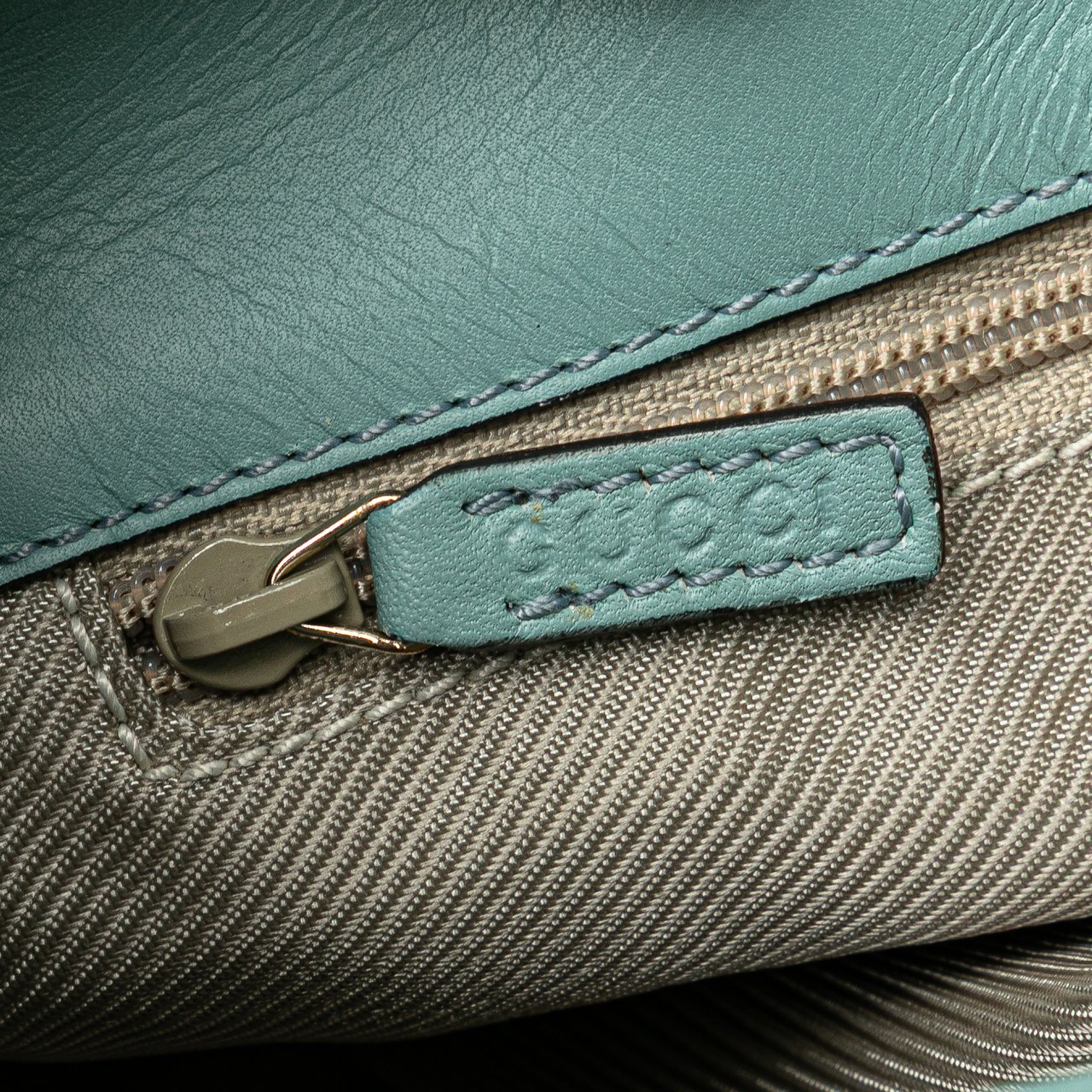 Gucci Square G Suede Jackie Hobo Blauw
