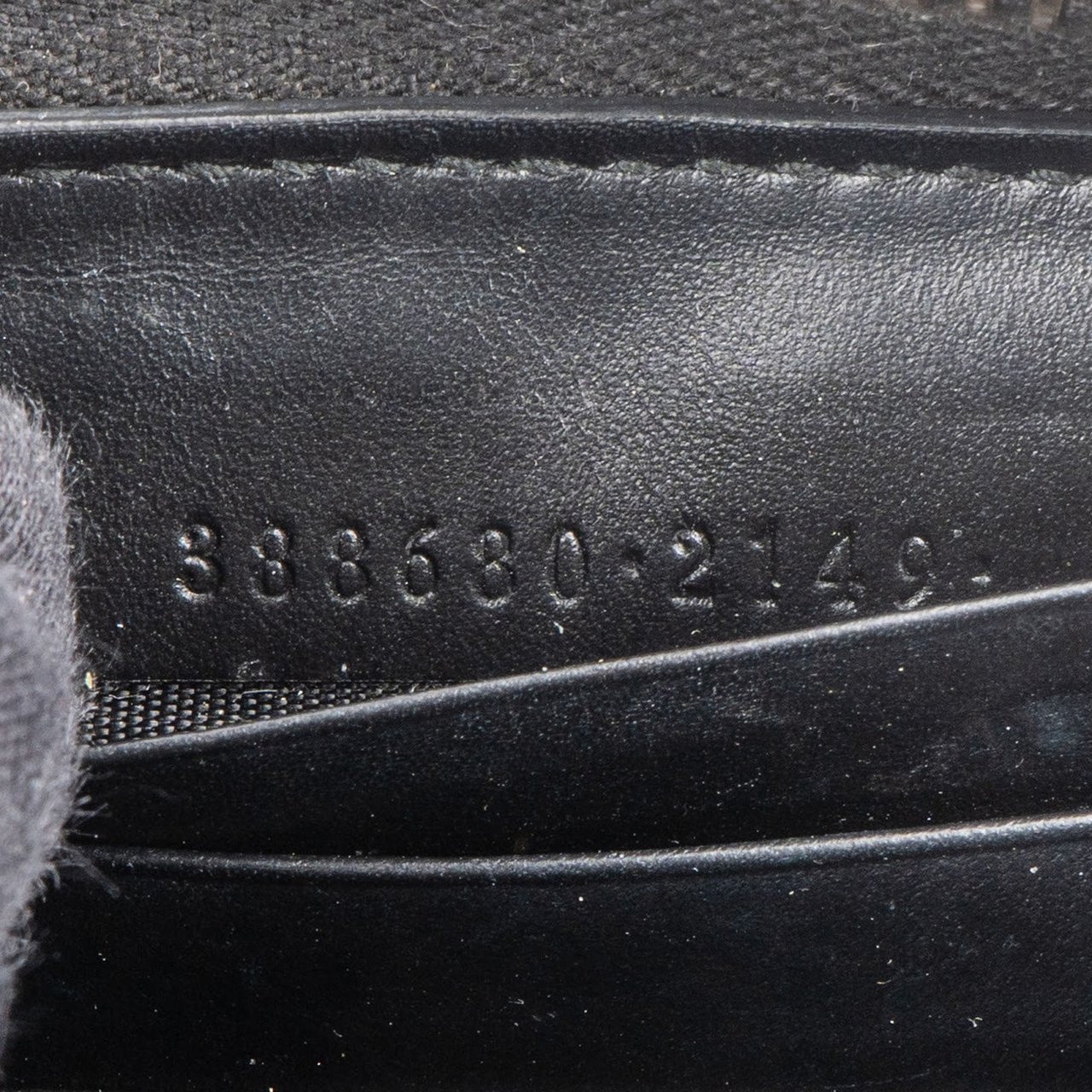 Gucci Guccissima Leather Bow Zip Around Wallet Zwart