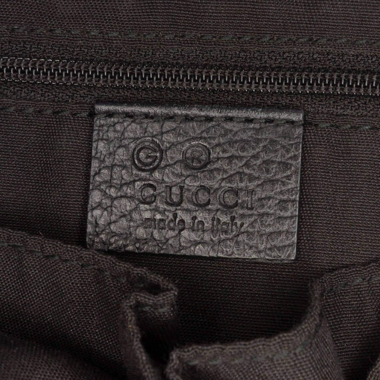 Gucci Medium GG Denim Charm Tote Grijs