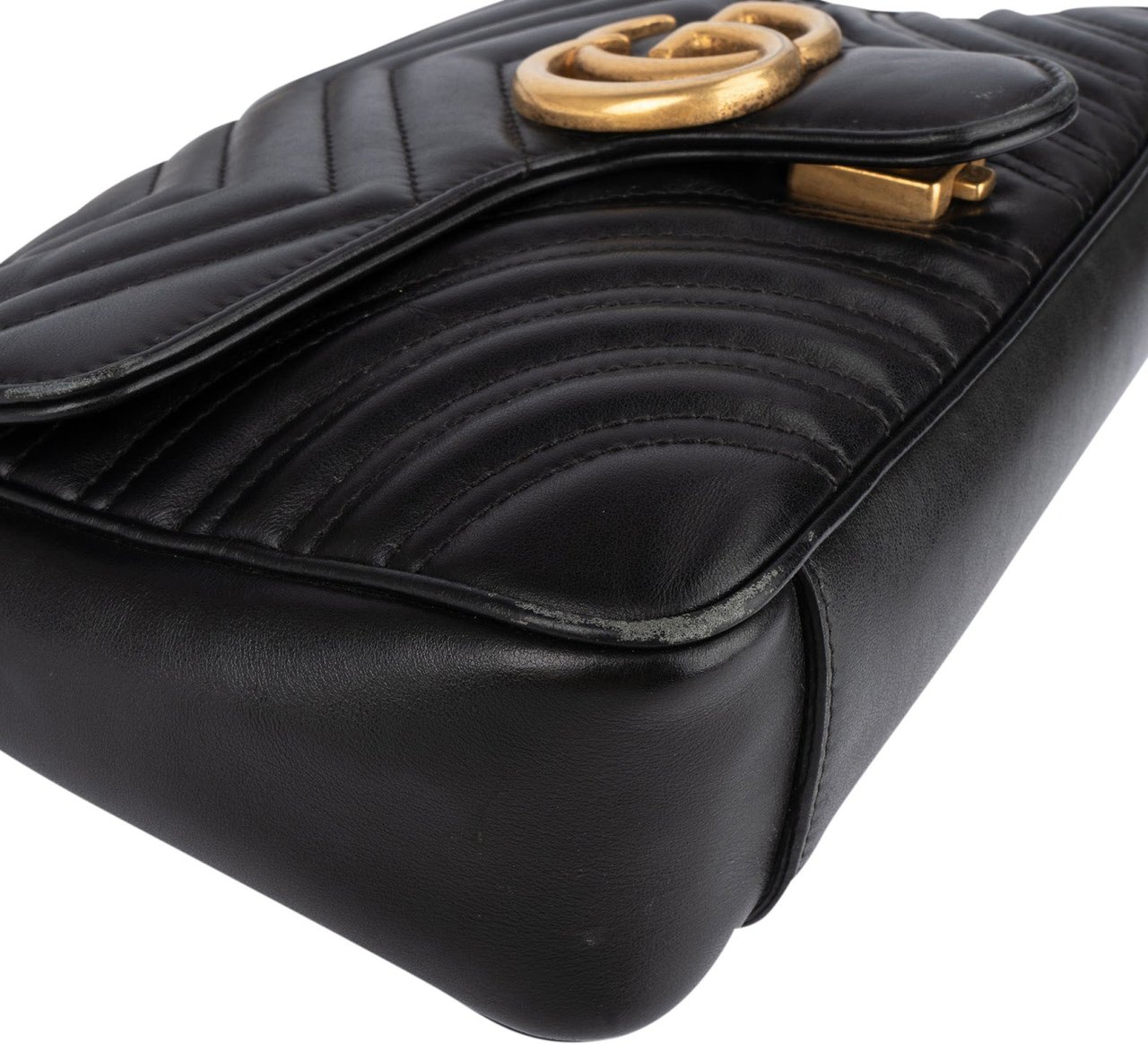 Gucci Gucci Black Quilted Leather Marmont GG Crossbody Bag Zwart