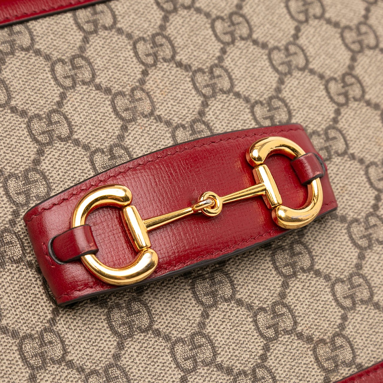 Gucci Medium GG Supreme Horsebit 1955 Shoulder Bag Bruin