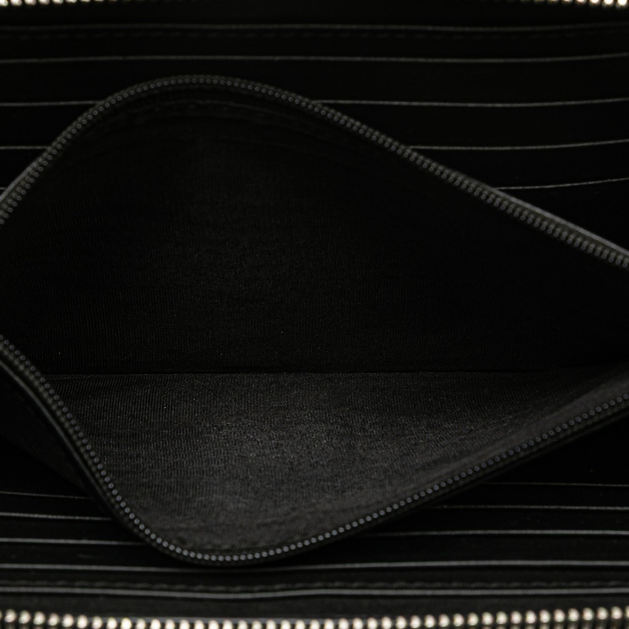 Gucci Microguccissima Zip Around Long Wallet Zwart