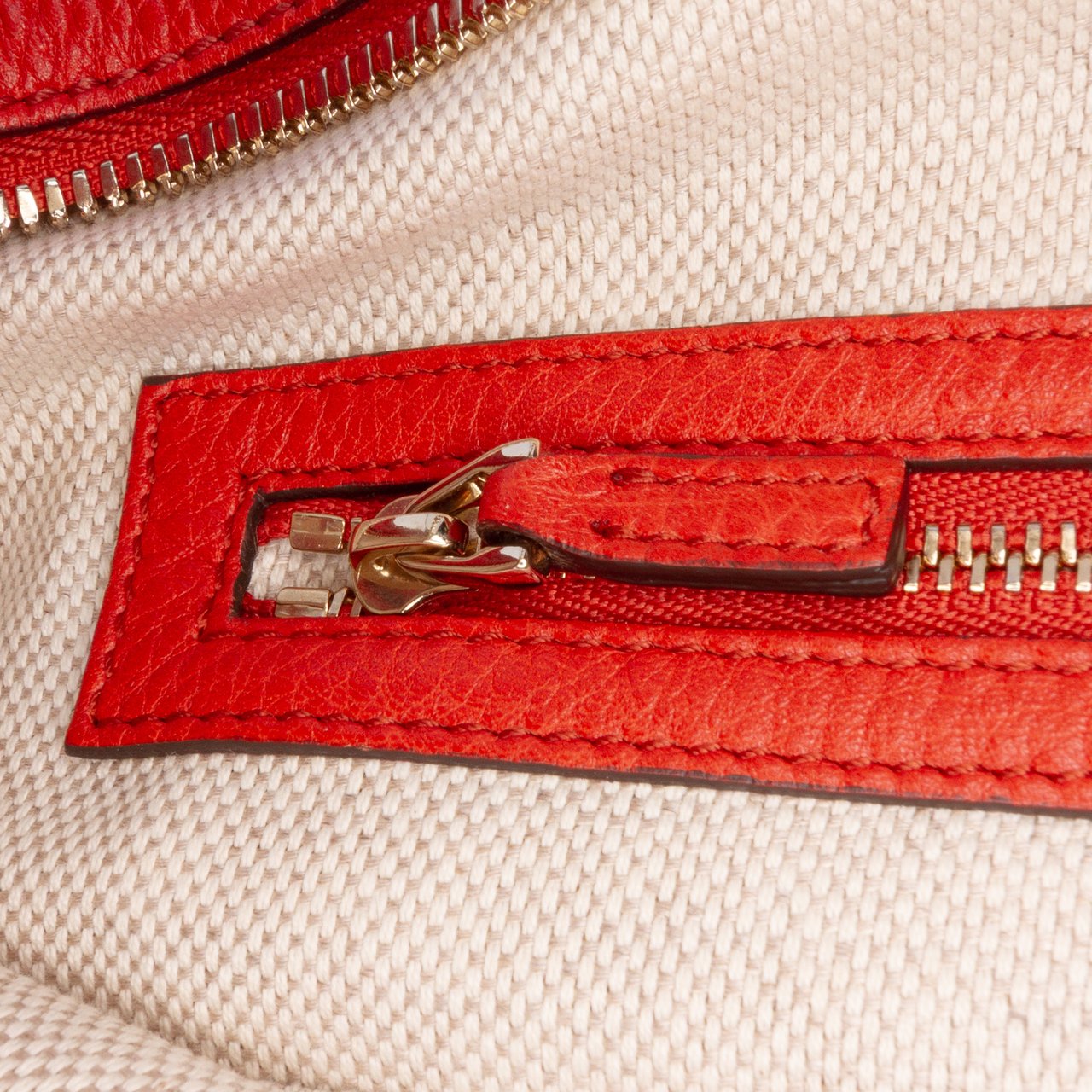 Gucci Medium Leather Soho Shoulder Bag Rood