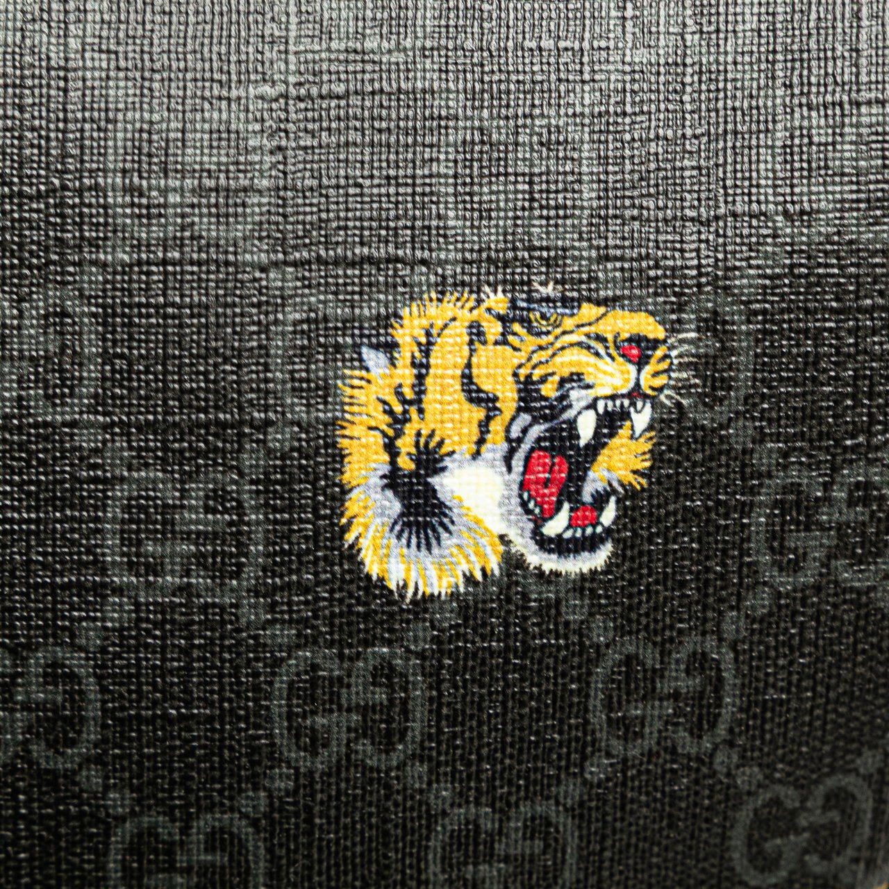 Gucci GG Supreme Tiger Belt Bag Zwart