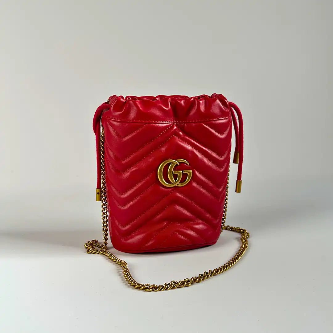 Gucci Gucci GG Marmont Leather Mini Bucket red / very good Rood