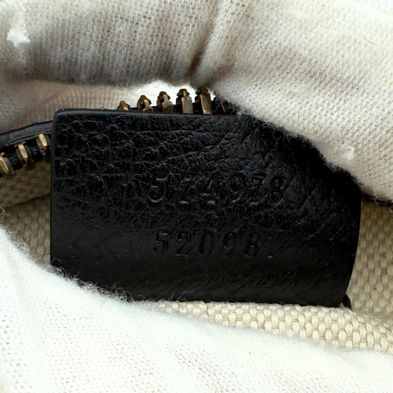 Gucci Gucci Runde GG Umhängetasche Velvet Rot Fullset / neuwertig Rood