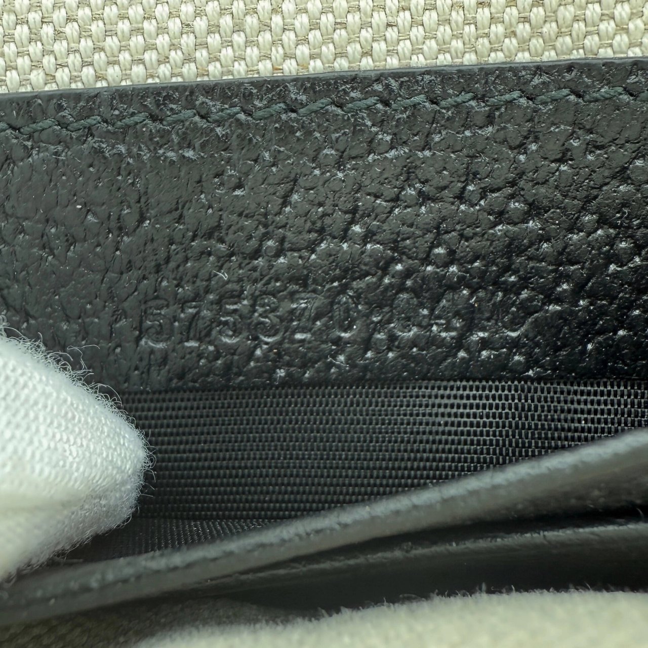 Gucci Gucci GG Geldbörse Velvet Rot / neuwertig Rood