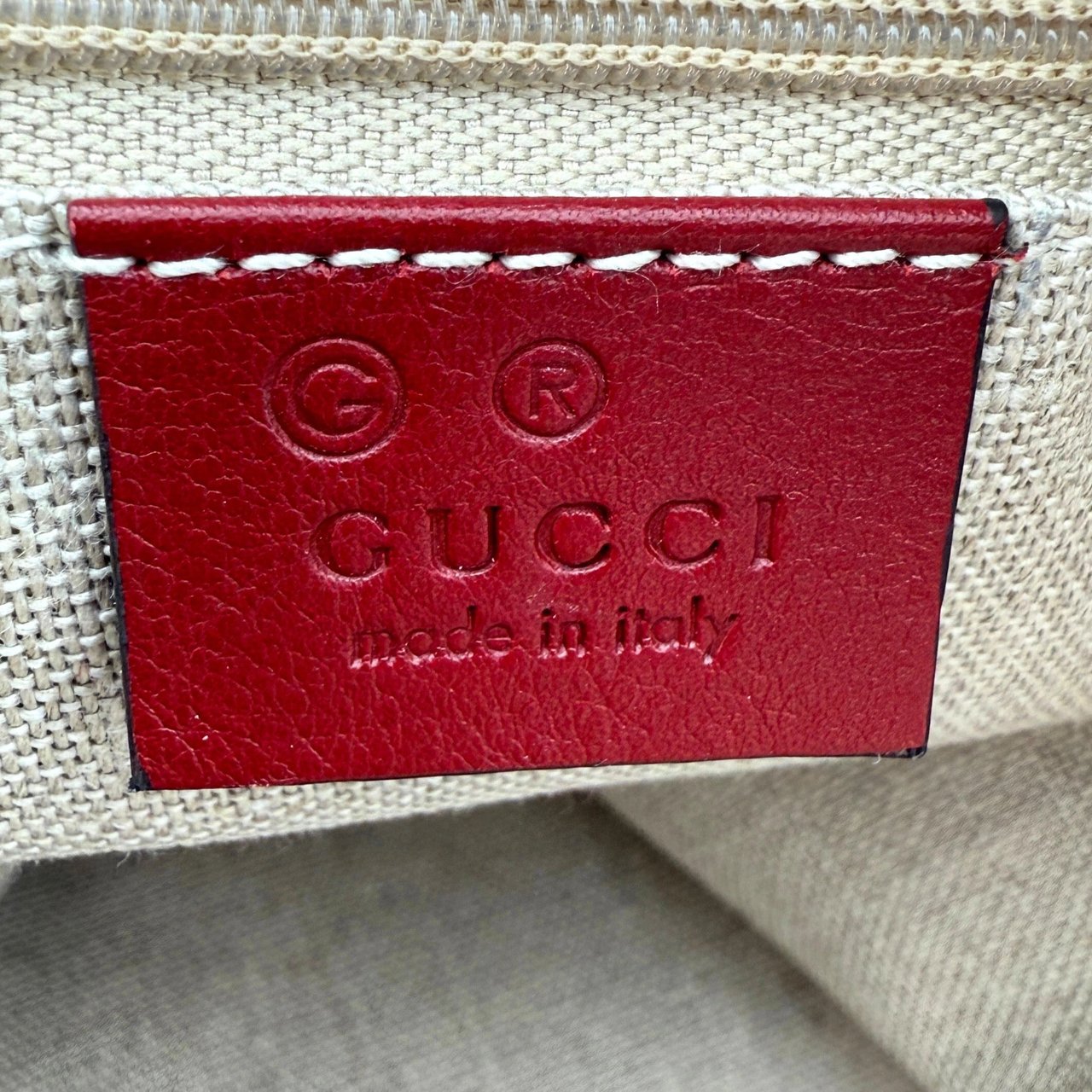 Gucci Gucci mittelgroße Microguccissima Dome Handtasche Rot / sehr gut Rood