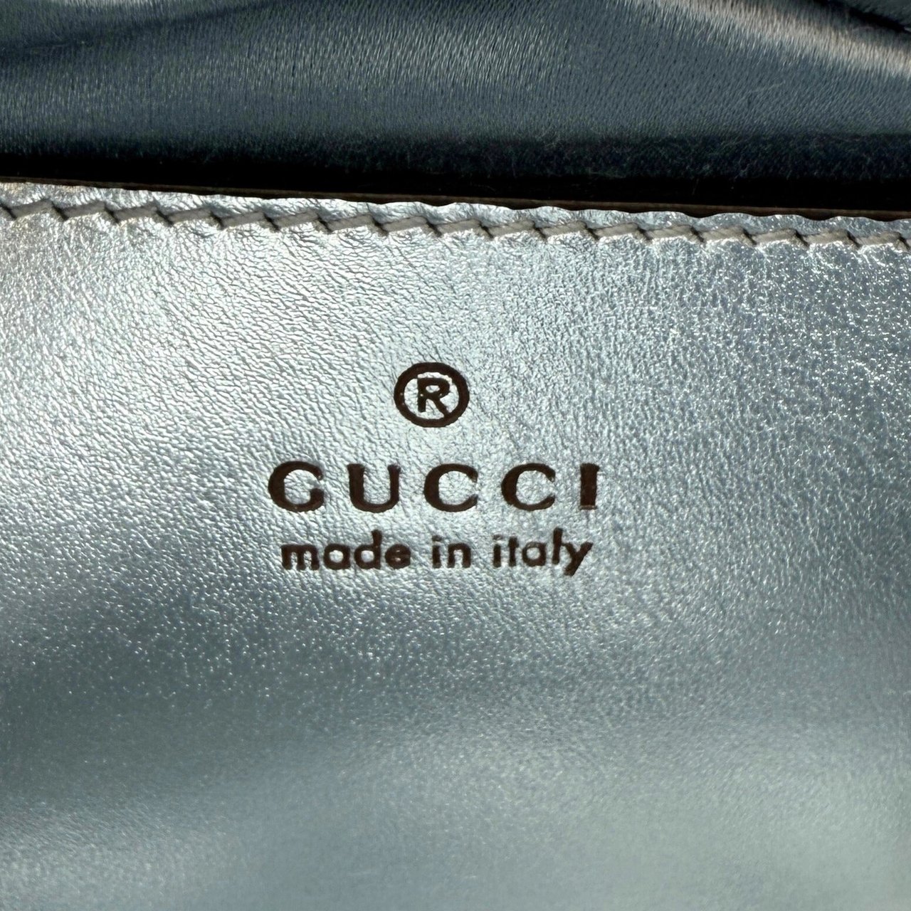 Gucci Gucci Kleine GG Marmont Schultertasche Metallicblau Fullset / neuwertig Blauw