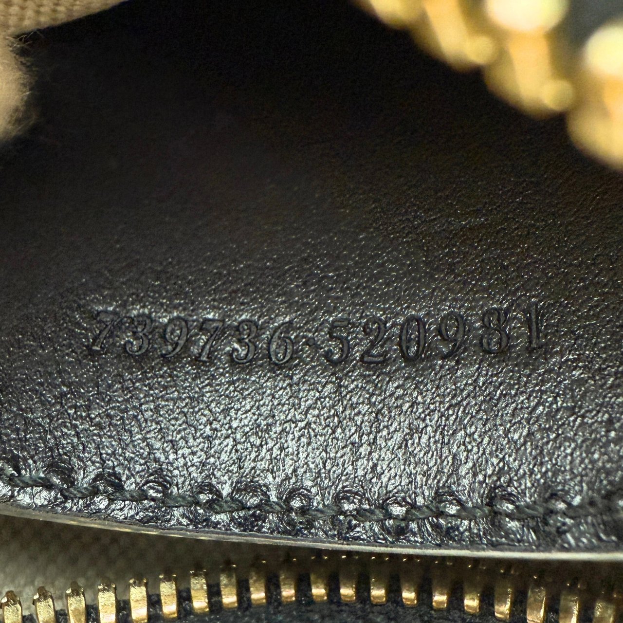 Gucci Gucci GG Marmont Half Moon Mini Bag Schwarz / sehr gut Zwart