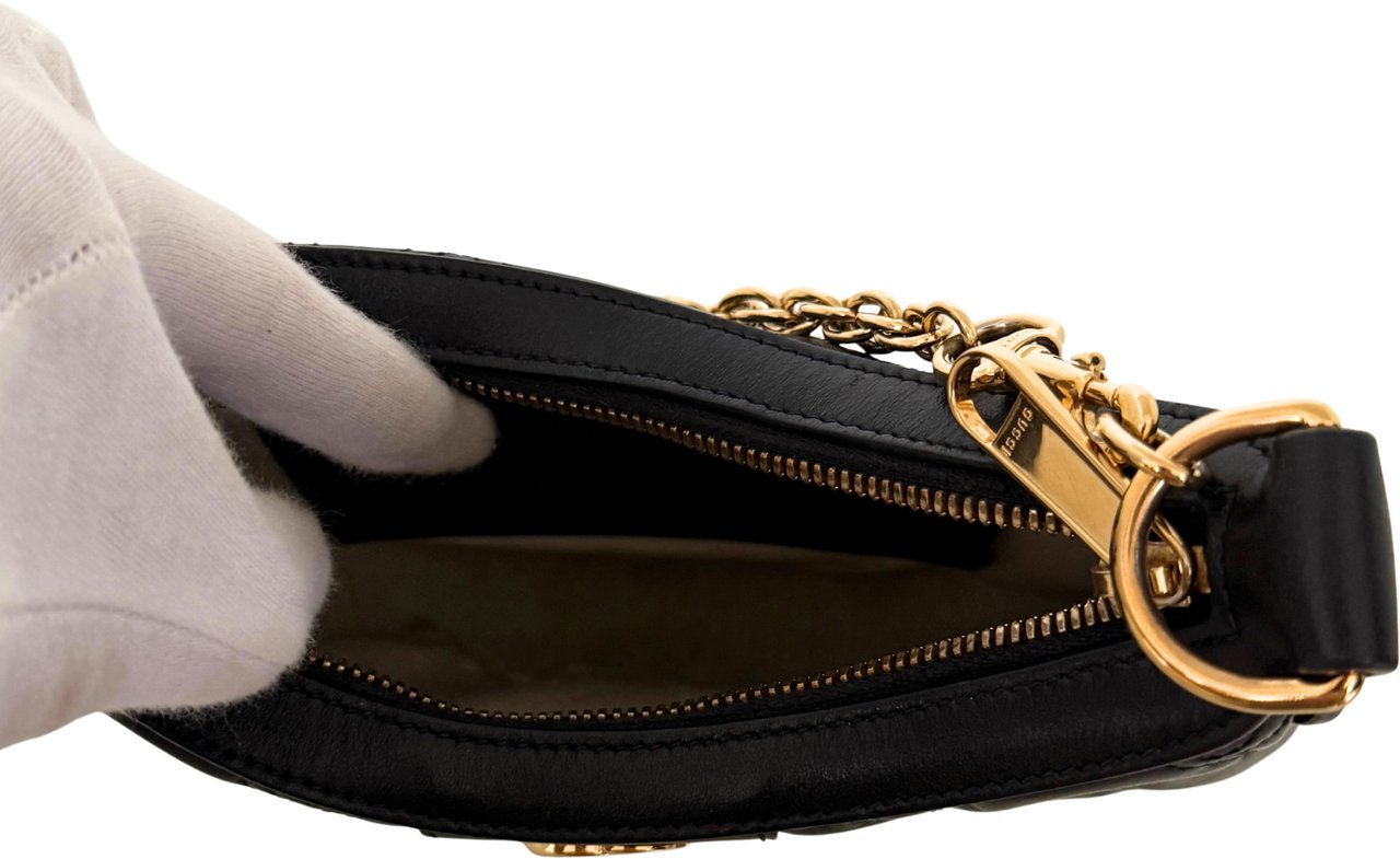 Gucci Gucci GG Marmont Half Moon Mini Bag Schwarz / sehr gut Zwart