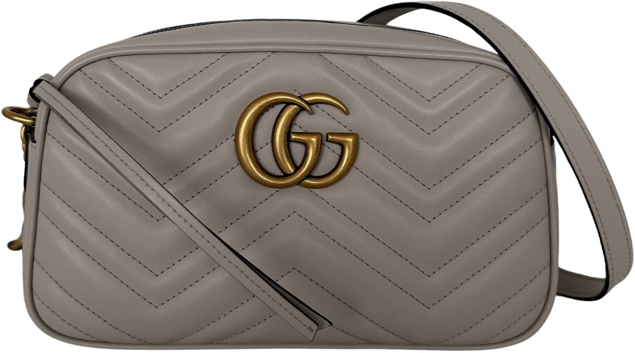 Gucci Gucci GG Marmont Camerabag klein hellgrau Leder / neuwertig Grijs