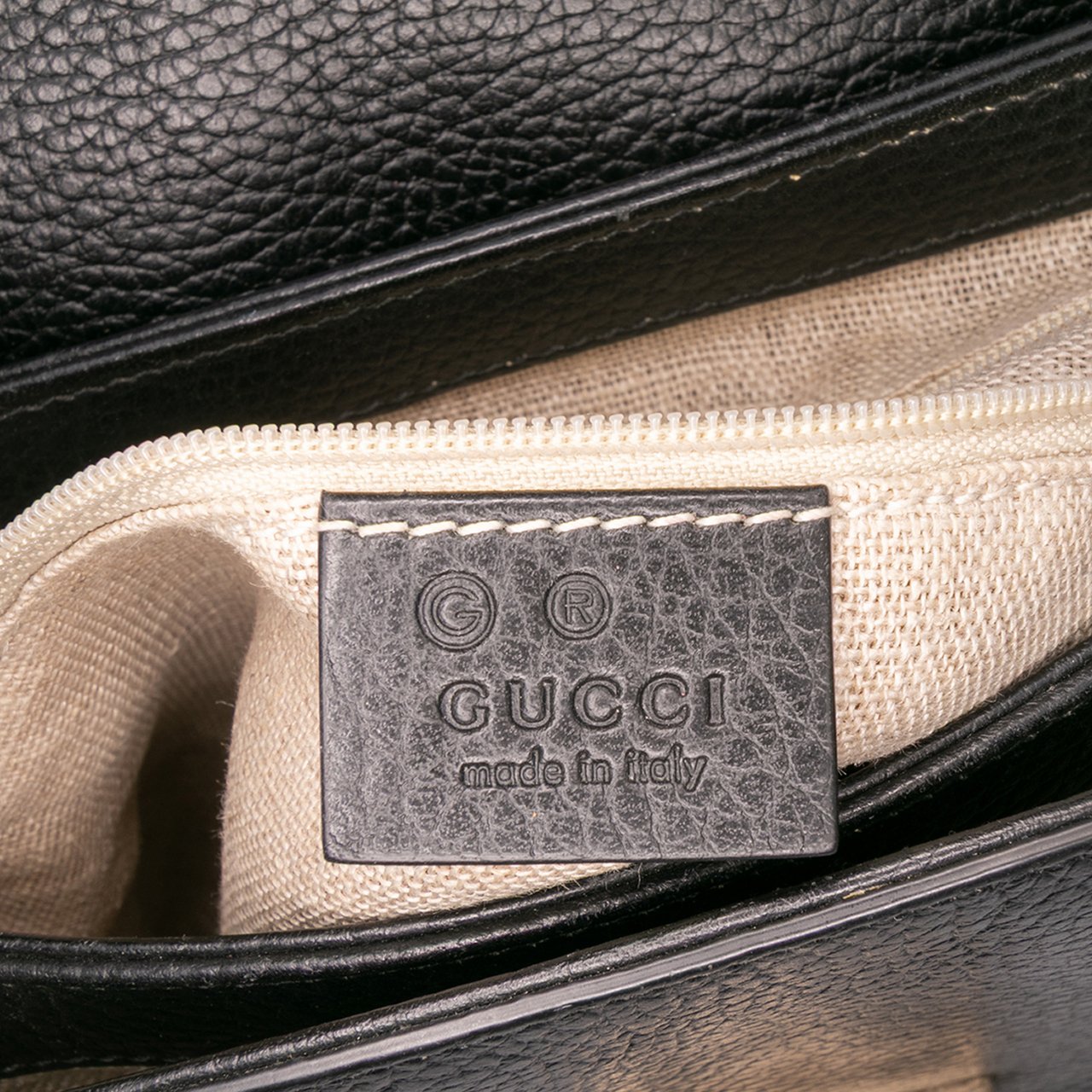 Gucci Small Dollar Calf Interlocking G Satchel Zwart