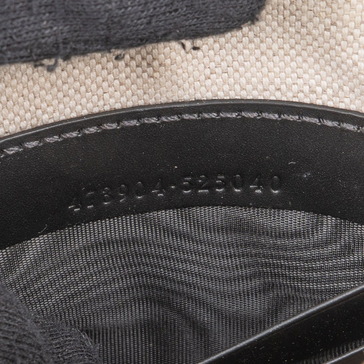 Gucci Monogram GG Supreme Canvas Kingsnake Clutch Zwart