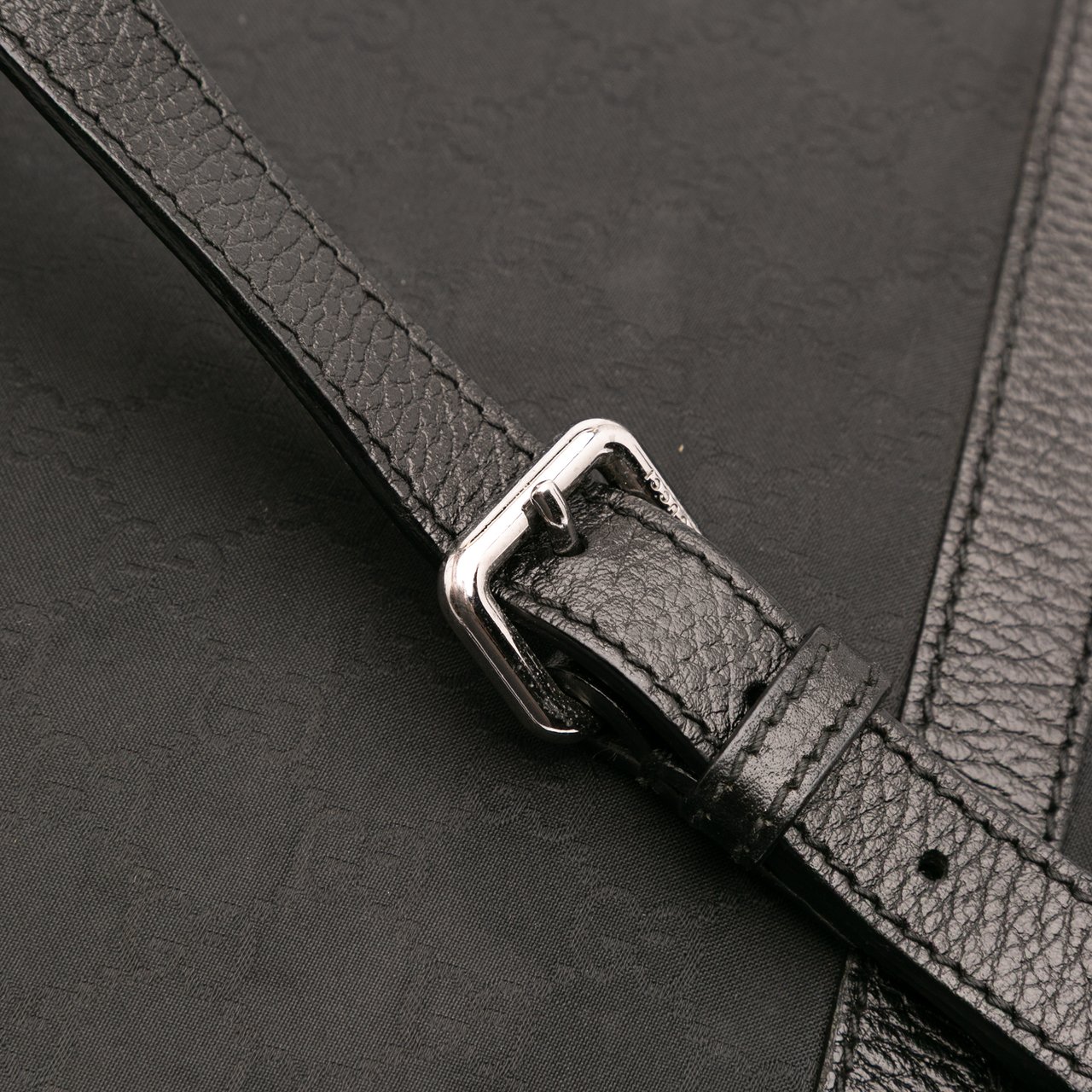 Gucci Large GG Canvas Charm Dome Satchel Zwart