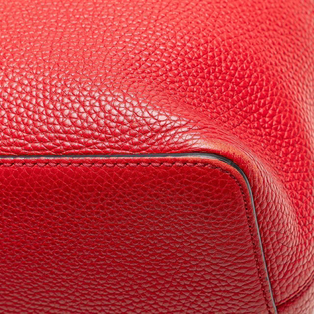 Gucci Large Pebbled Calfskin Soho Convertible Hobo Rood