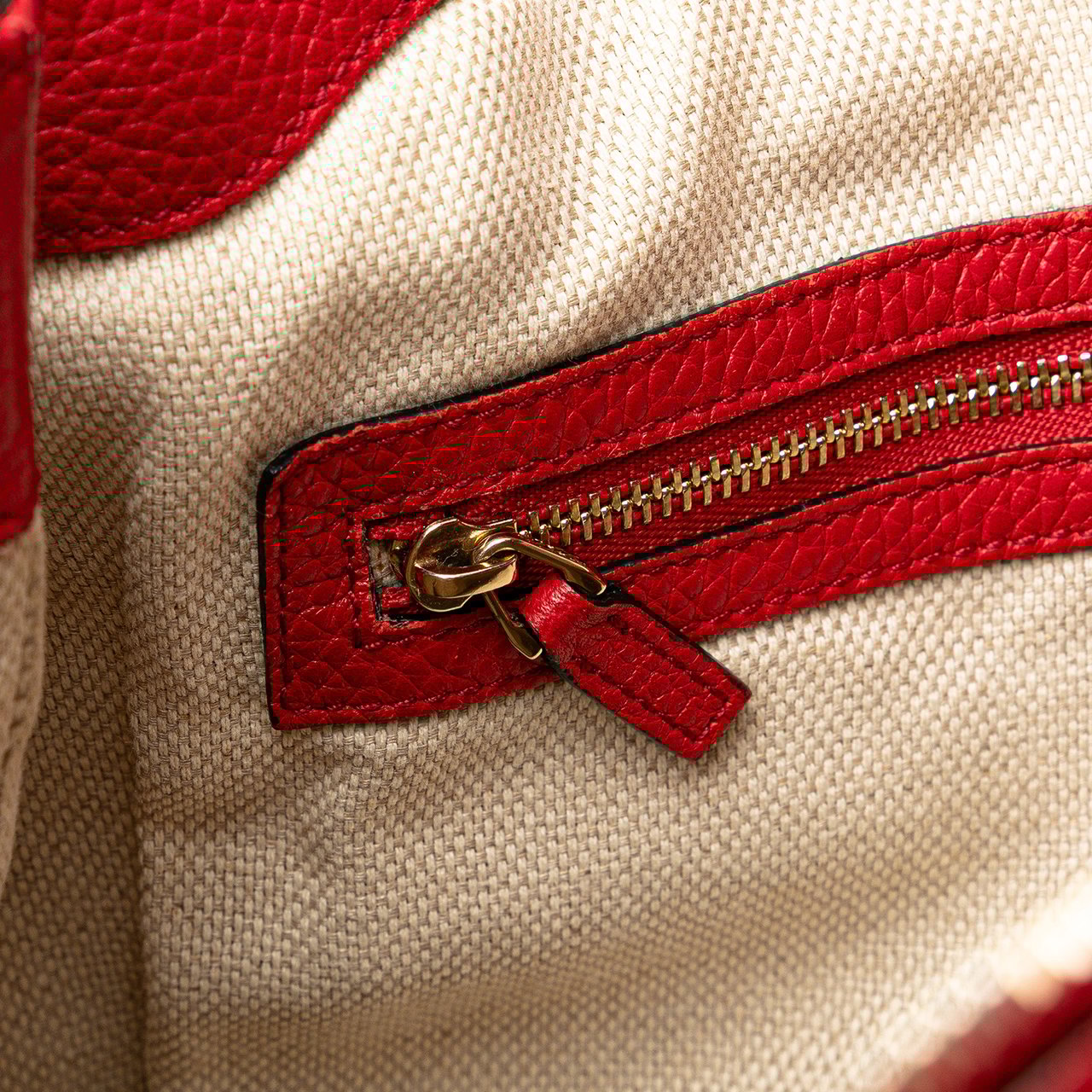 Gucci Large Pebbled Calfskin Soho Convertible Hobo Rood