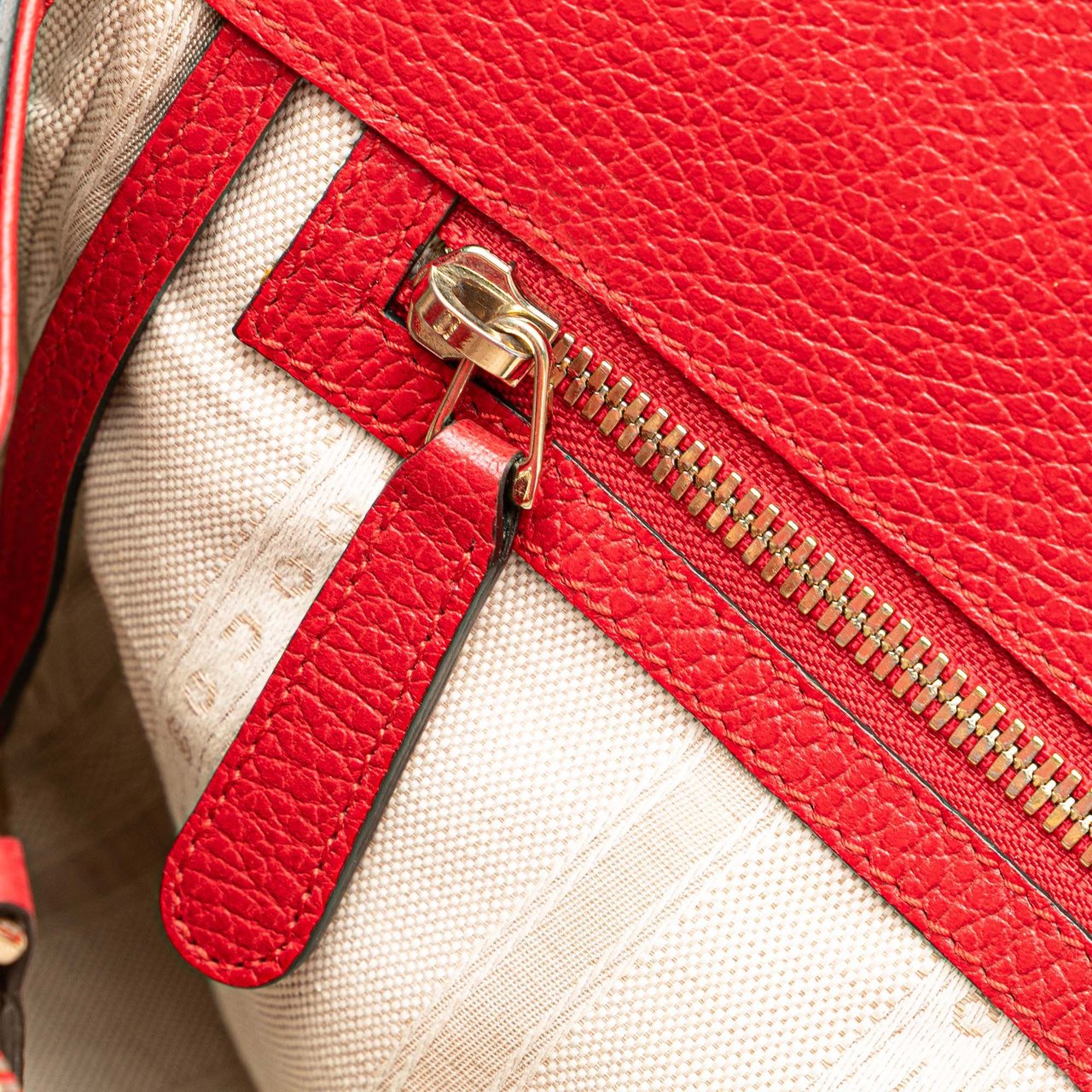Gucci Calfskin Swing Top Handle Satchel Rood