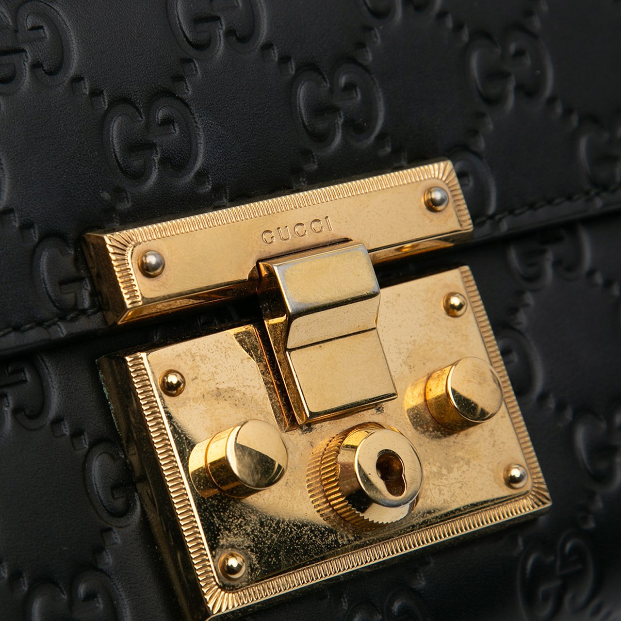 Gucci Small Guccissima Padlock Crossbody Zwart