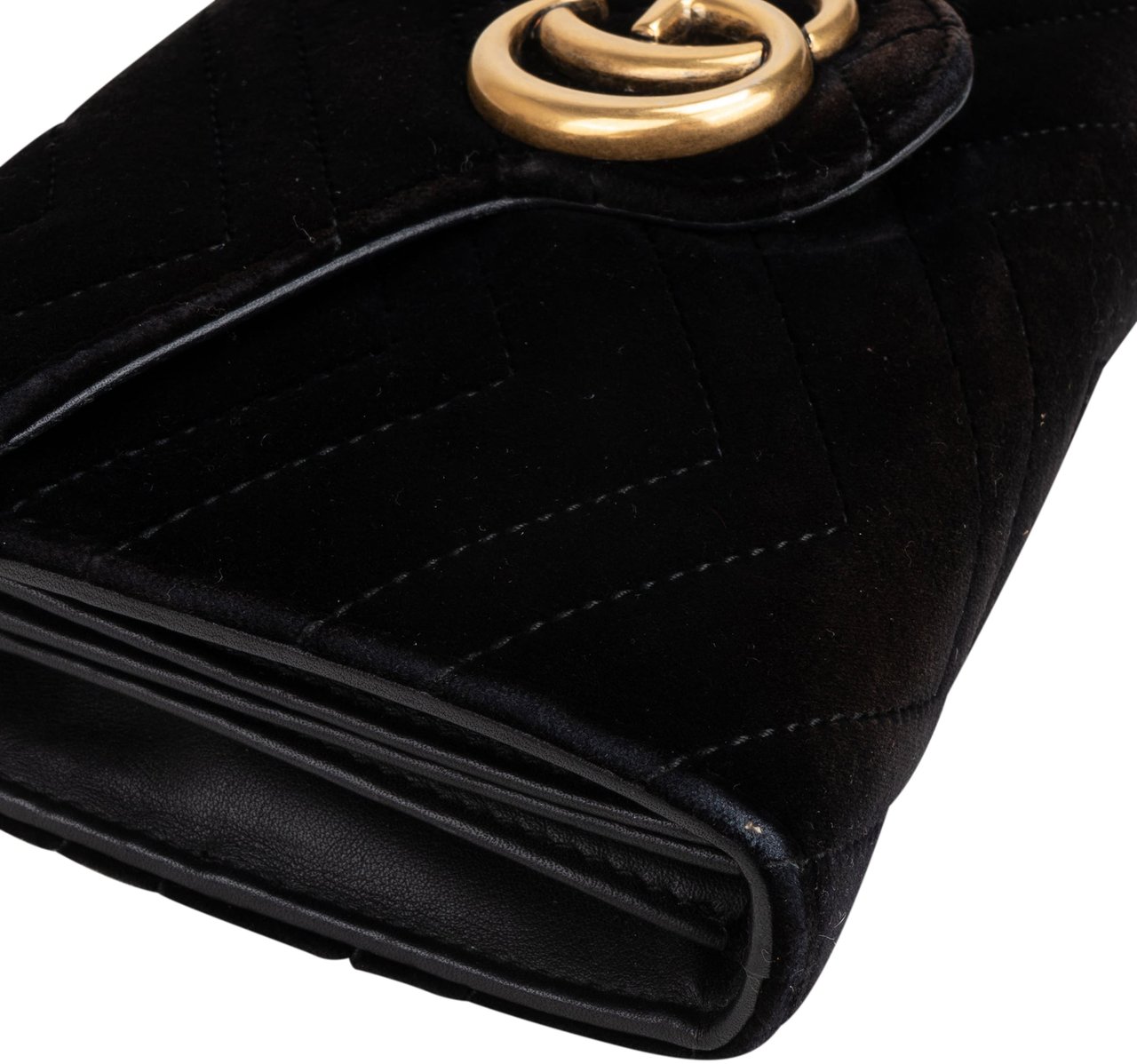 Gucci Gucci Chevron Satin Marmont Crossbody Flap Bag Zwart