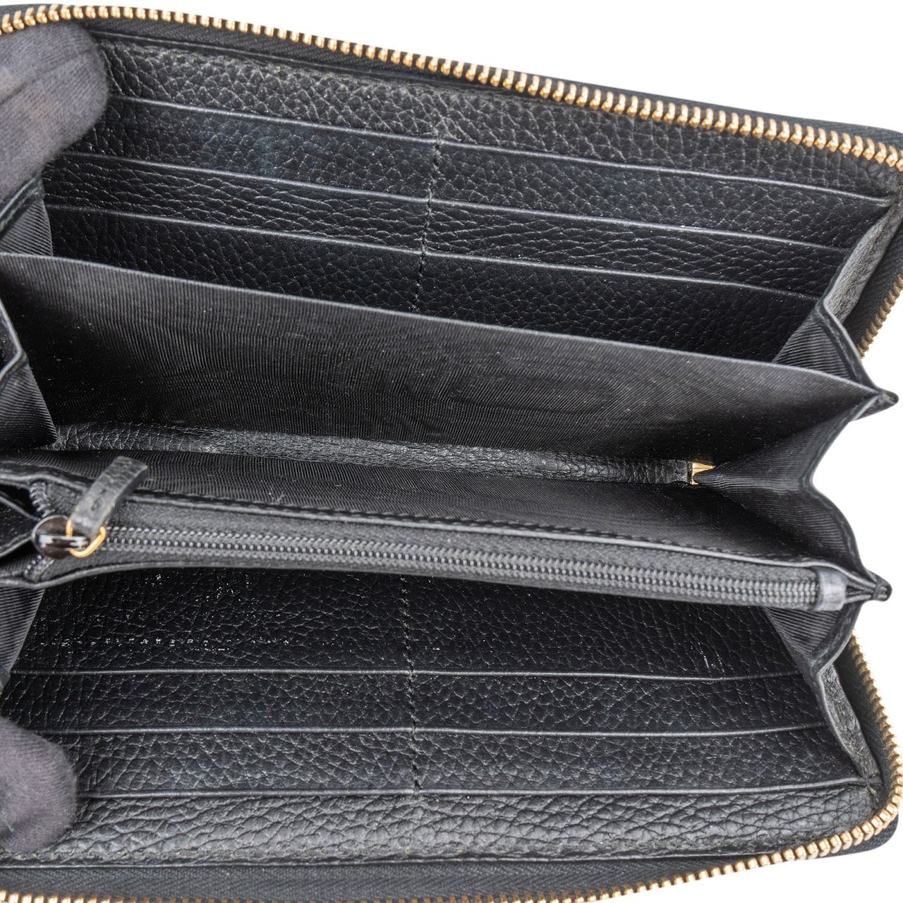 Gucci Gucci Pebbled Leather GG Zip Around Wallet Zwart