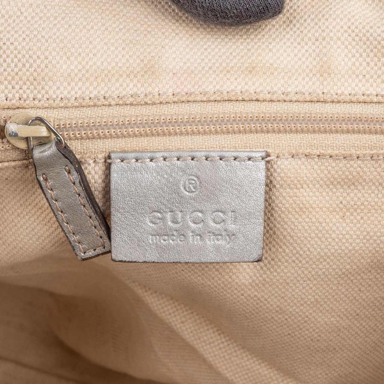 Gucci Guccissima Leather Sukey Handbag Zilver
