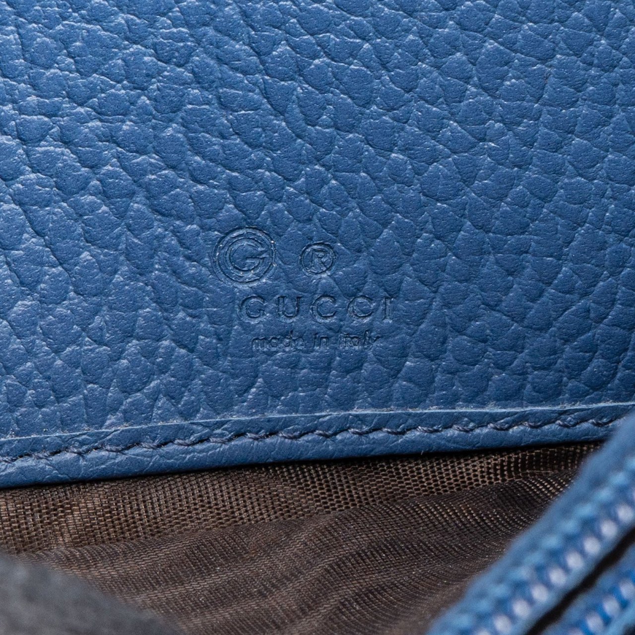 Gucci Pebbled Leather Interlocking GG Continental Wallet Blauw