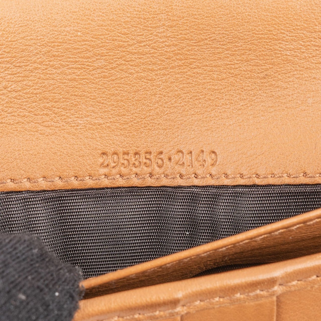 Gucci Guccissima Leather Brogue Perforated Continental Wallet Bruin