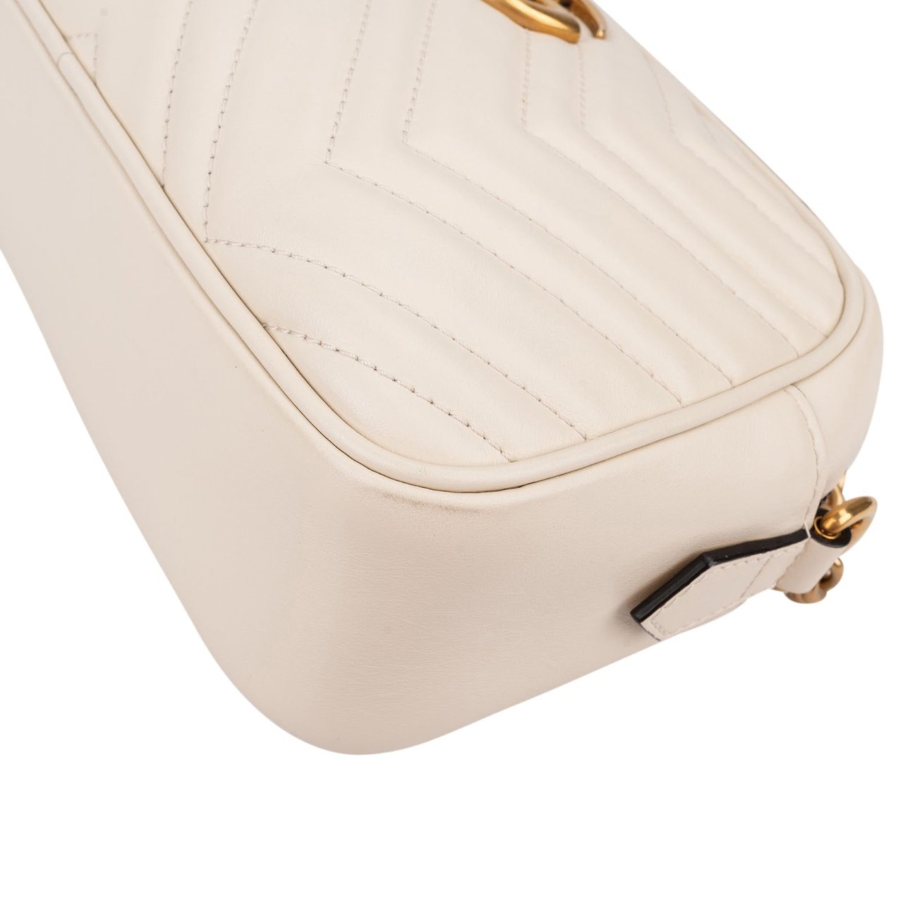Gucci Chevron Matelassé Leather GG Marmont Medium Camera Crossbody Bag Wit
