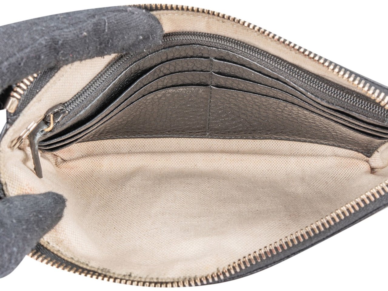Gucci Pebbled Calfskin Soho Wristlet Pouch Wallet Zwart