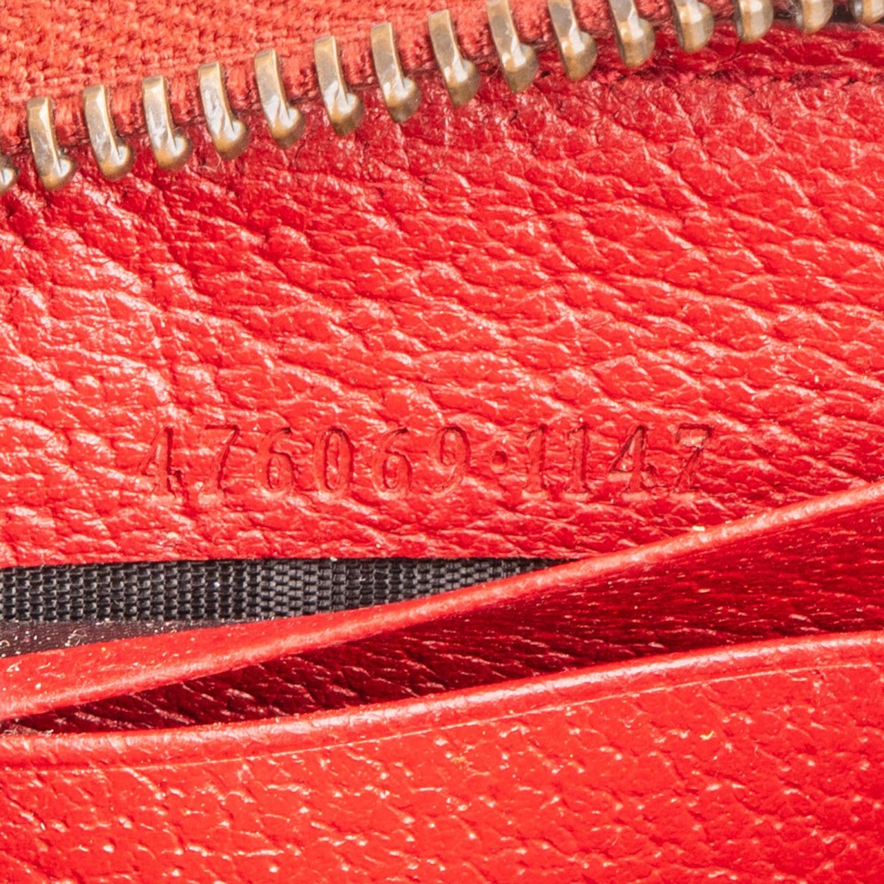 Gucci Monogram Queen Margaret GG Zip Around Wallet Rood