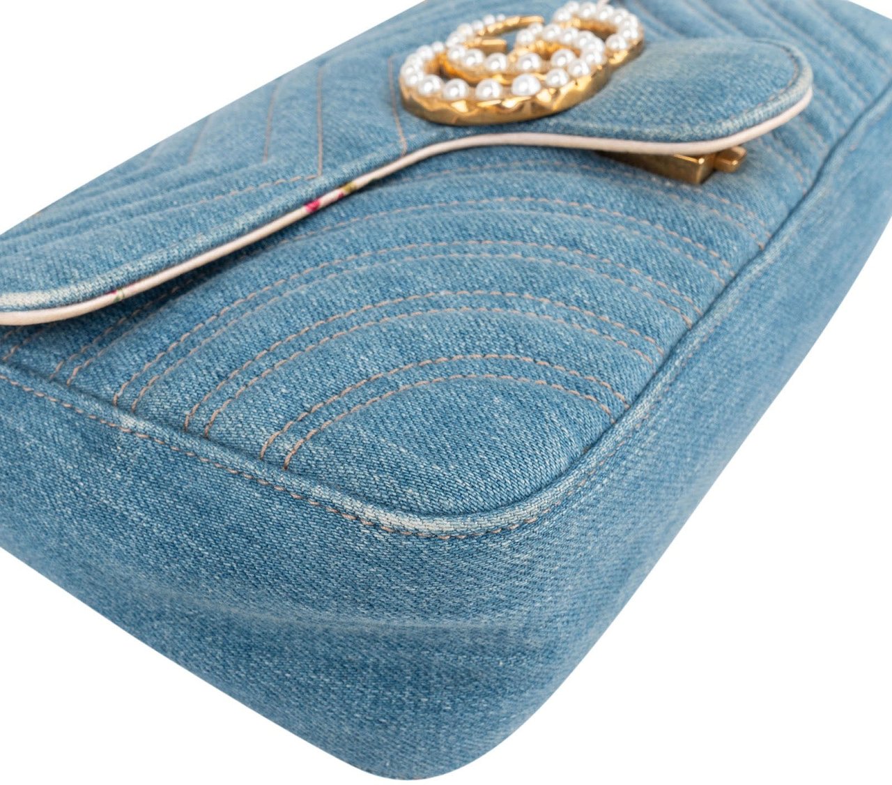 Gucci Denim Matelassé Denim Pearl GG Marmont Crossbody Bag Lichtblauw