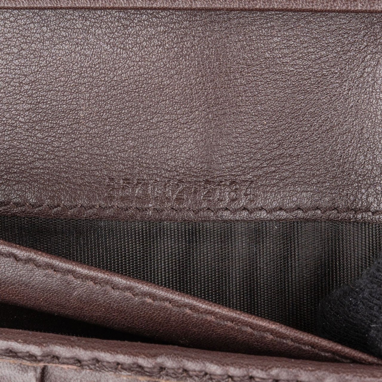 Gucci Guccissima Leather Metal Bar Continental Wallet Bruin
